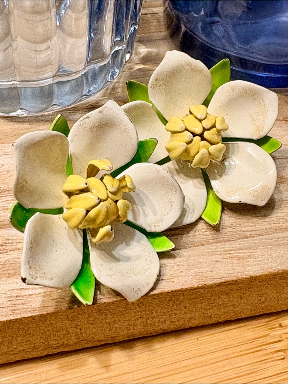 Beautiful, sunny vintage Sarah Coventry clip earrings